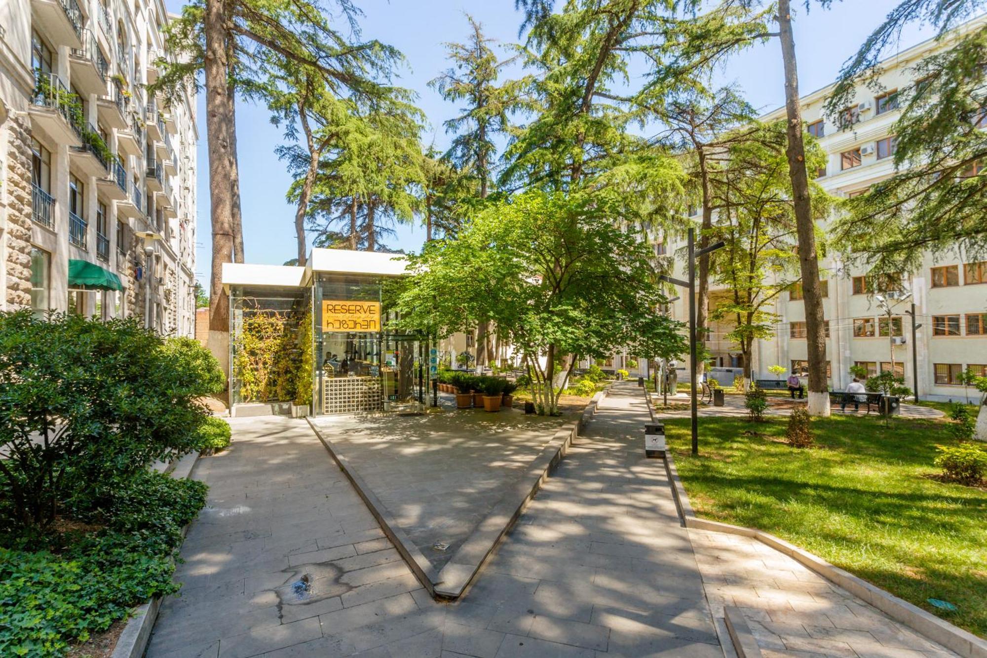 New Age Living Apartment Тбилиси Екстериор снимка